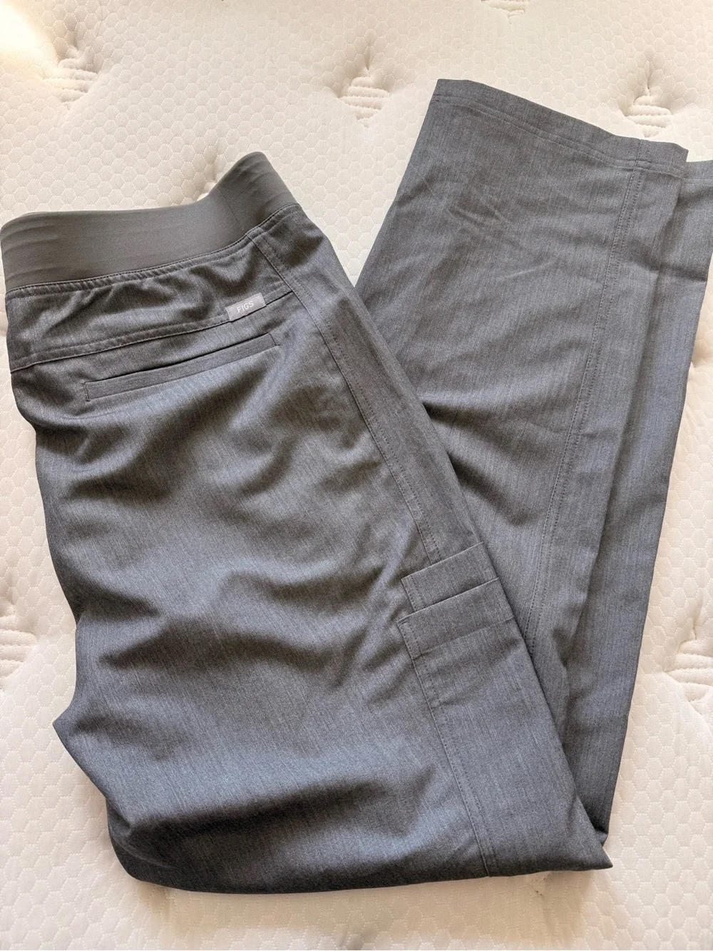 Figs cargo scrub